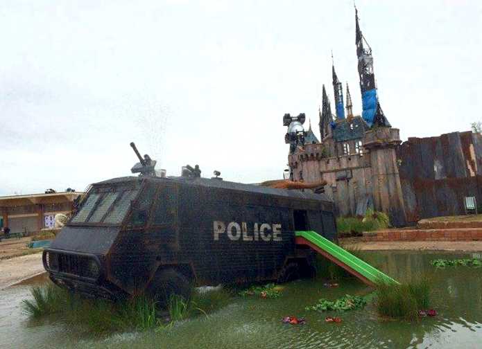 banksy-theme-park-dismaland-1