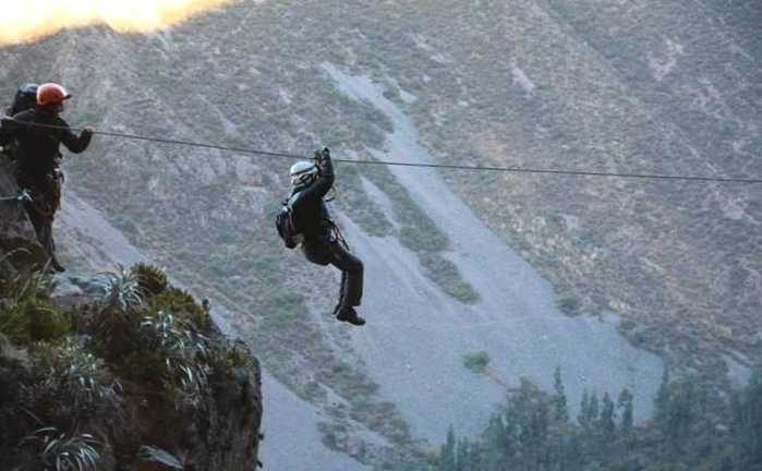 scary-see-through-suspended-pod-hotel-peru-sacred-valley-3