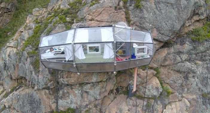 scary-see-through-suspended-pod-hotel-peru-sacred-valley-21