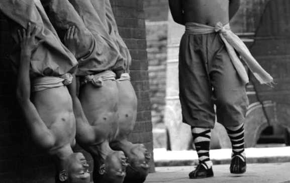 shaolin-monks-training-2